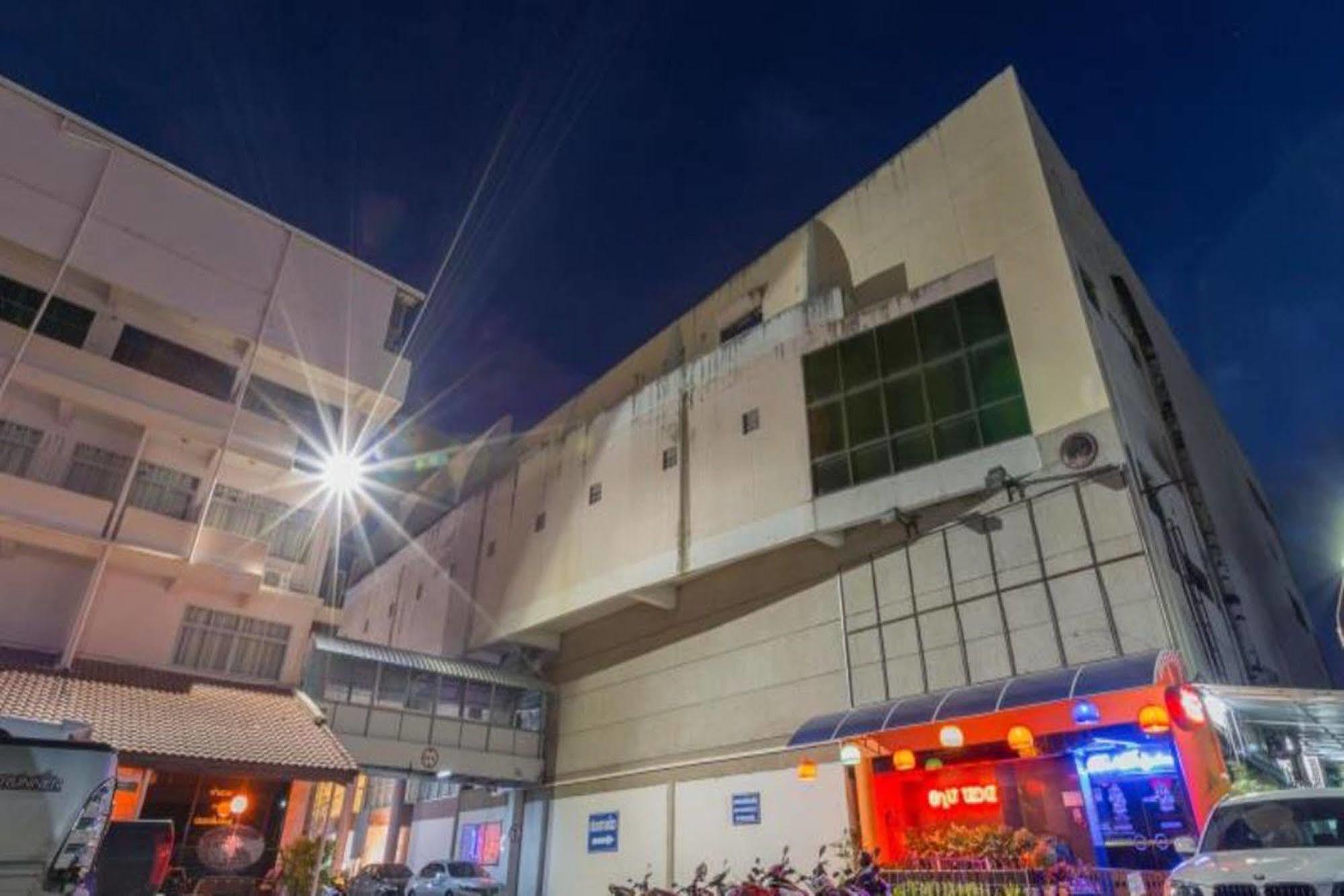 Korat Hotel - Sha Plus Накхонратчасима Экстерьер фото