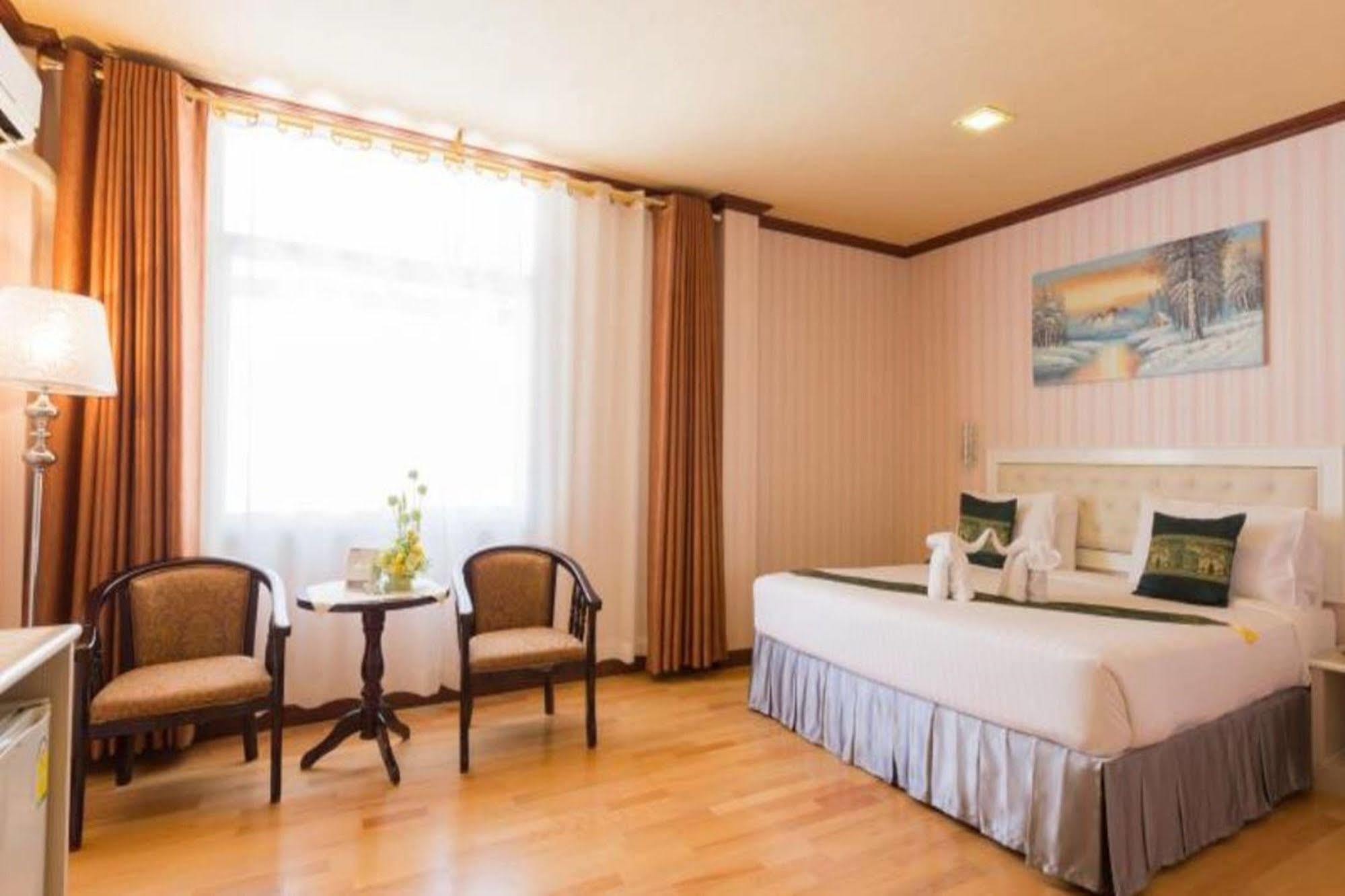 Korat Hotel - Sha Plus Накхонратчасима Экстерьер фото